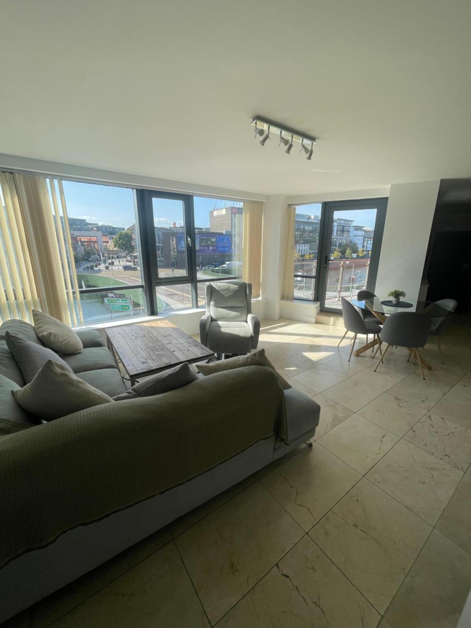 Fabulous And Sunny 2 Bed Apartment, In City Centre คอร์ก ภายนอก รูปภาพ