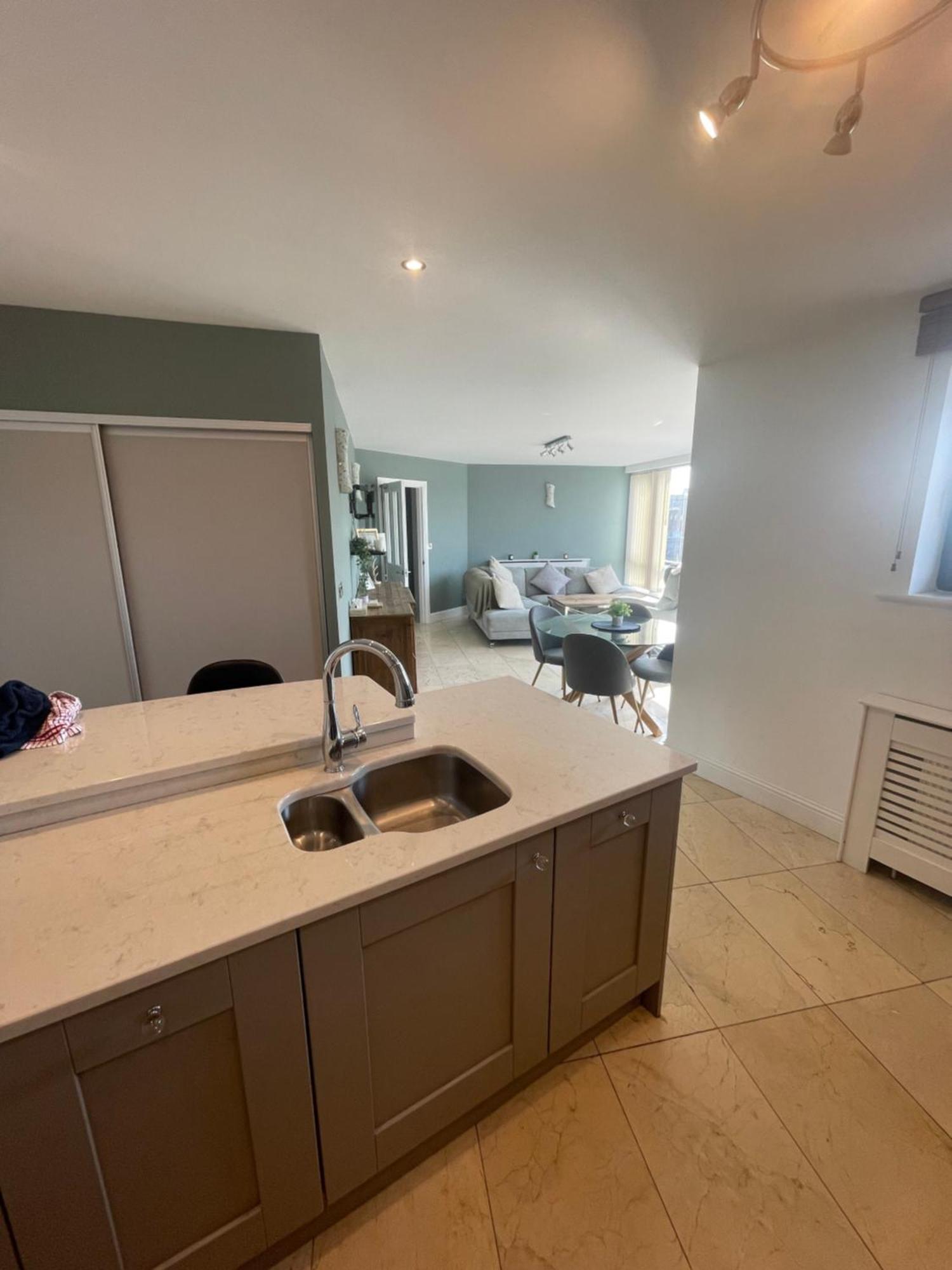 Fabulous And Sunny 2 Bed Apartment, In City Centre คอร์ก ภายนอก รูปภาพ