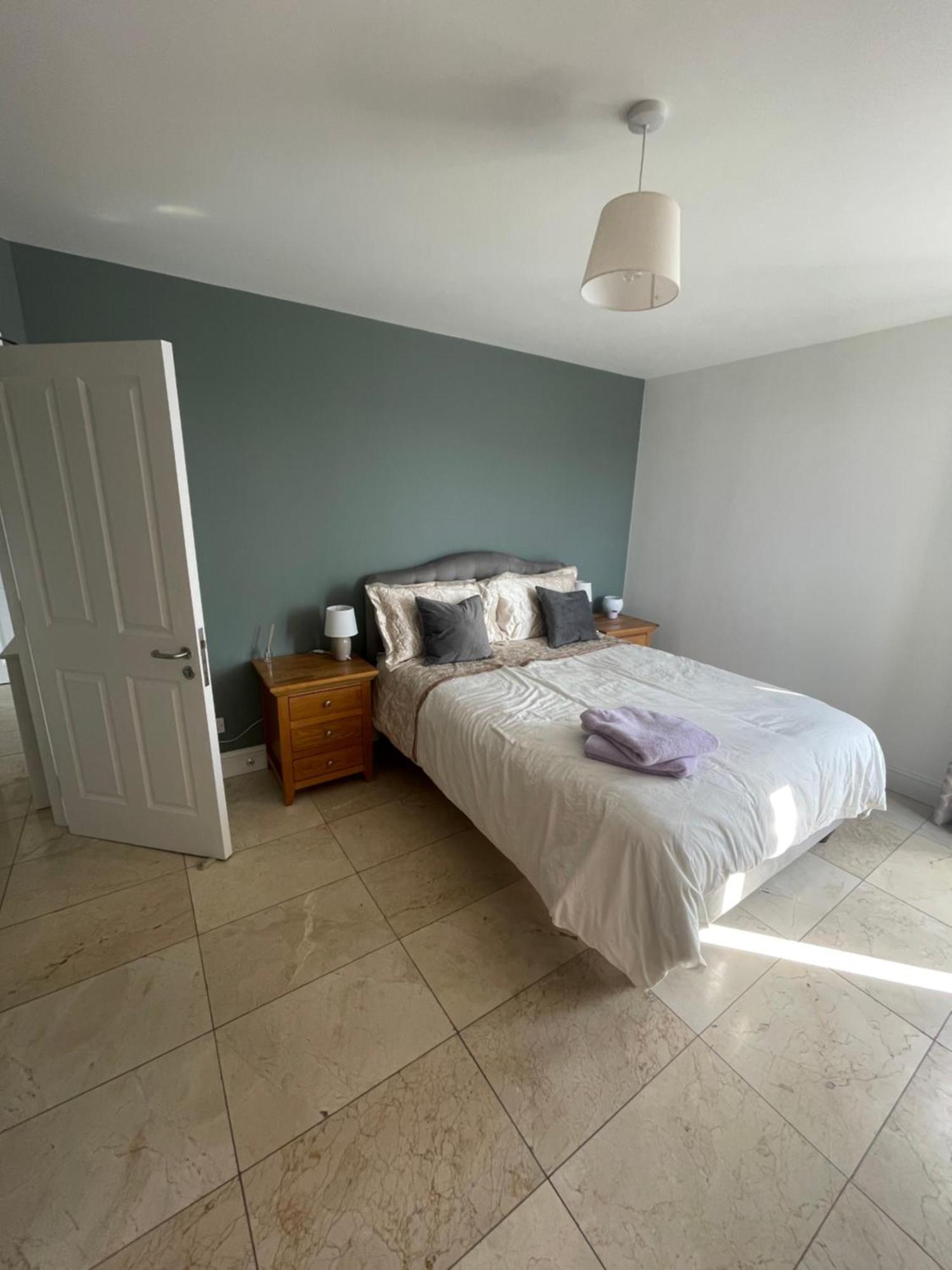 Fabulous And Sunny 2 Bed Apartment, In City Centre คอร์ก ภายนอก รูปภาพ