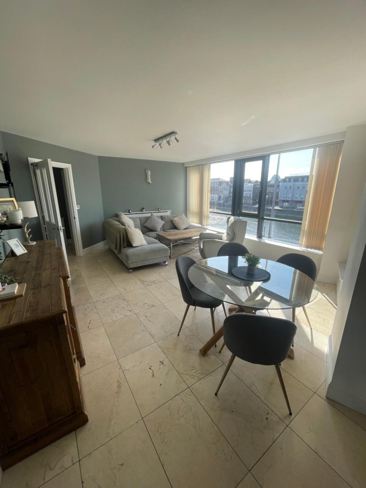 Fabulous And Sunny 2 Bed Apartment, In City Centre คอร์ก ภายนอก รูปภาพ