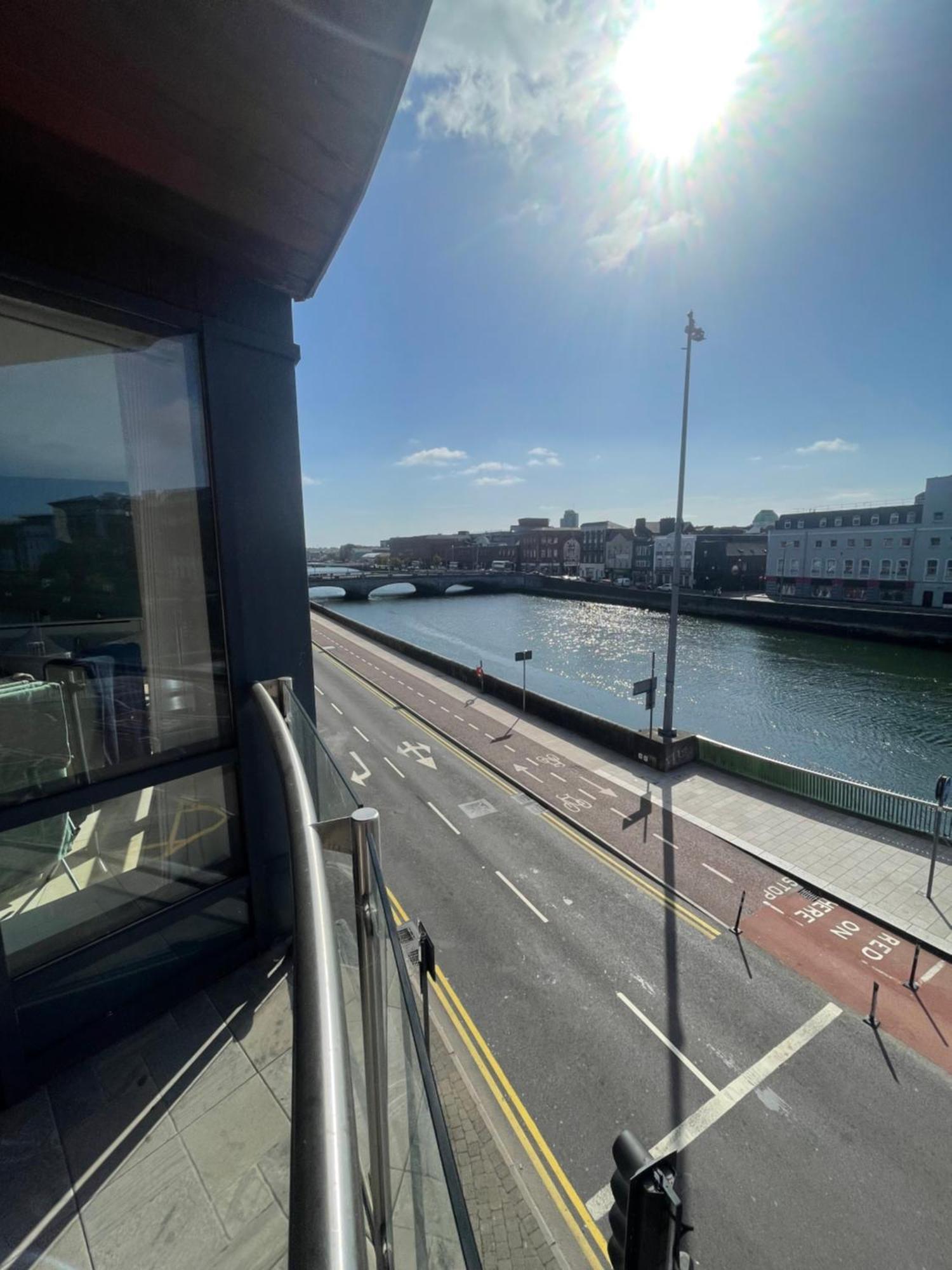 Fabulous And Sunny 2 Bed Apartment, In City Centre คอร์ก ภายนอก รูปภาพ